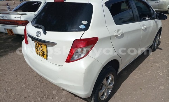 Oofamaa Toyota Vitz White Makiinaa iti Nairobi keessatti Nairobi keessatti Oofamaa Toyota Vitz White Makiinaa iti Nairobi keessatti Nairobi keessatti