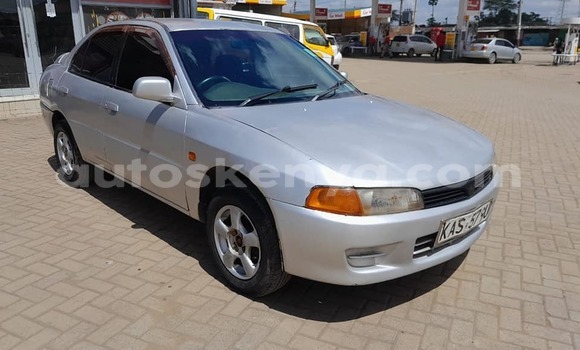 Oofamaa Mitsubishi Lancer Silver Makiinaa iti Nairobi keessatti Nairobi keessatti