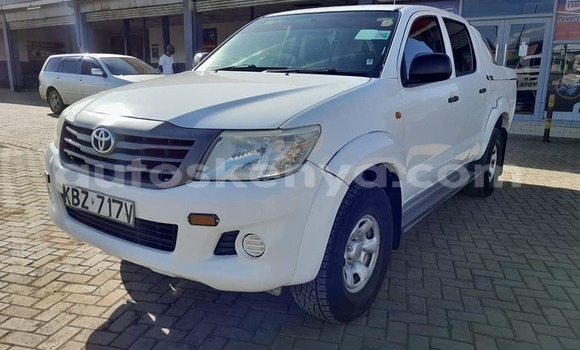 Oofamaa Toyota Hilux White Makiinaa iti Nairobi keessatti Nairobi keessatti Oofamaa Toyota Hilux White Makiinaa iti Nairobi keessatti Nairobi keessatti