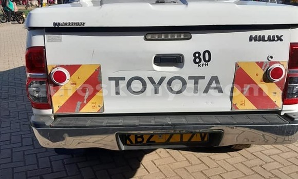 Oofamaa Toyota Hilux White Makiinaa iti Nairobi keessatti Nairobi keessatti Oofamaa Toyota Hilux White Makiinaa iti Nairobi keessatti Nairobi keessatti