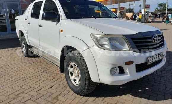 Oofamaa Toyota Hilux White Makiinaa iti Nairobi keessatti Nairobi keessatti Oofamaa Toyota Hilux White Makiinaa iti Nairobi keessatti Nairobi keessatti