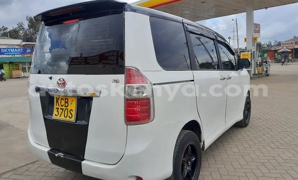 Oofamaa Toyota Noah White Makiinaa iti Nairobi keessatti Nairobi keessatti Oofamaa Toyota Noah White Makiinaa iti Nairobi keessatti Nairobi keessatti