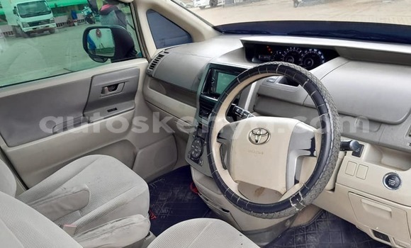 Oofamaa Toyota Noah White Makiinaa iti Nairobi keessatti Nairobi keessatti Oofamaa Toyota Noah White Makiinaa iti Nairobi keessatti Nairobi keessatti