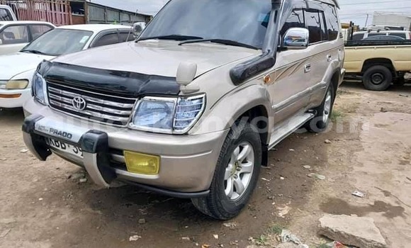 Oofamaa Toyota Land Cruiser Prado Brown Makiinaa iti Nairobi keessatti Nairobi keessatti