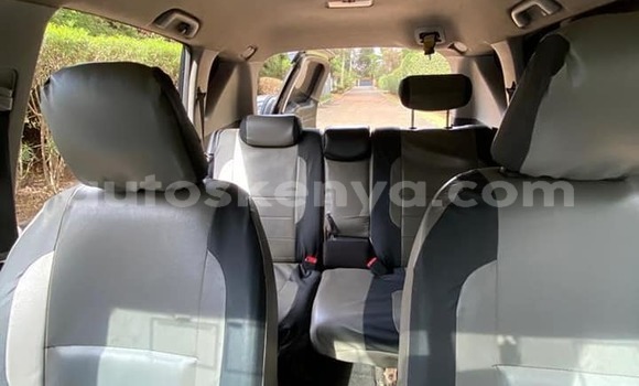 Nunua Ilio tumika Toyota RAV4 Nyeusi Gari ndani ya Nairobi nchini Nairobi Nunua Ilio tumika Toyota RAV4 Nyeusi Gari ndani ya Nairobi nchini Nairobi