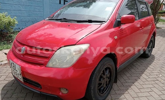 Oofamaa Toyota IST Red Makiinaa iti Nairobi keessatti Nairobi keessatti