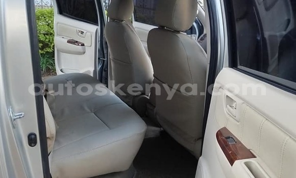 Nunua Ilio tumika Toyota Hilux Fedha Gari ndani ya Nairobi nchini Nairobi Nunua Ilio tumika Toyota Hilux Fedha Gari ndani ya Nairobi nchini Nairobi