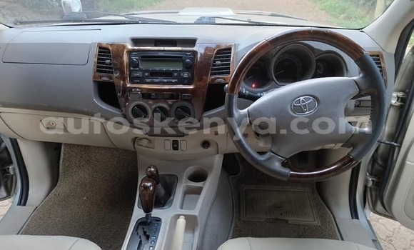 Nunua Ilio tumika Toyota Hilux Fedha Gari ndani ya Nairobi nchini Nairobi Nunua Ilio tumika Toyota Hilux Fedha Gari ndani ya Nairobi nchini Nairobi