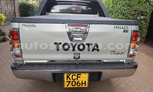 Nunua Ilio tumika Toyota Hilux Fedha Gari ndani ya Nairobi nchini Nairobi Nunua Ilio tumika Toyota Hilux Fedha Gari ndani ya Nairobi nchini Nairobi
