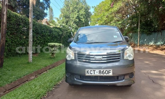 Oofamaa Toyota Noah Other Makiinaa iti Nairobi keessatti Nairobi keessatti