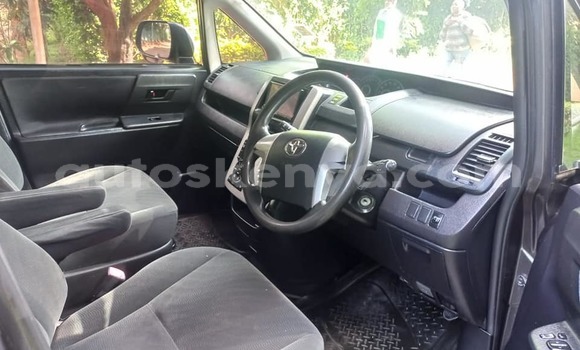 Nunua Ilio tumika Toyota Noah Nyingine Gari ndani ya Nairobi nchini Nairobi Nunua Ilio tumika Toyota Noah Nyingine Gari ndani ya Nairobi nchini Nairobi