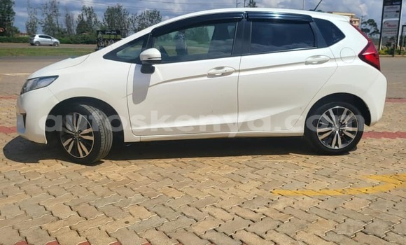 Nunua Ilio tumika Honda Fit Nyeupe Gari ndani ya Nairobi nchini Nairobi Nunua Ilio tumika Honda Fit Nyeupe Gari ndani ya Nairobi nchini Nairobi