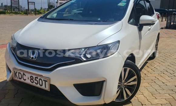 Nunua Ilio tumika Honda Fit Nyeupe Gari ndani ya Nairobi nchini Nairobi Nunua Ilio tumika Honda Fit Nyeupe Gari ndani ya Nairobi nchini Nairobi