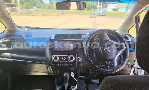 Nunua Ilio tumika Honda Fit Nyeupe Gari ndani ya Nairobi nchini Nairobi Nunua Ilio tumika Honda Fit Nyeupe Gari ndani ya Nairobi nchini Nairobi