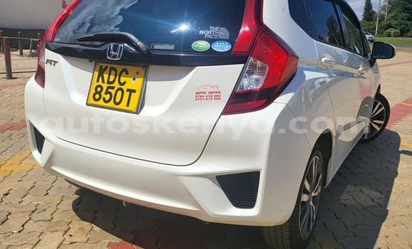 Nunua Ilio tumika Honda Fit Nyeupe Gari ndani ya Nairobi nchini Nairobi Nunua Ilio tumika Honda Fit Nyeupe Gari ndani ya Nairobi nchini Nairobi