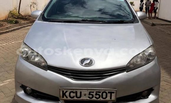 Oofamaa Toyota Wish Silver Makiinaa iti Nairobi keessatti Nairobi keessatti