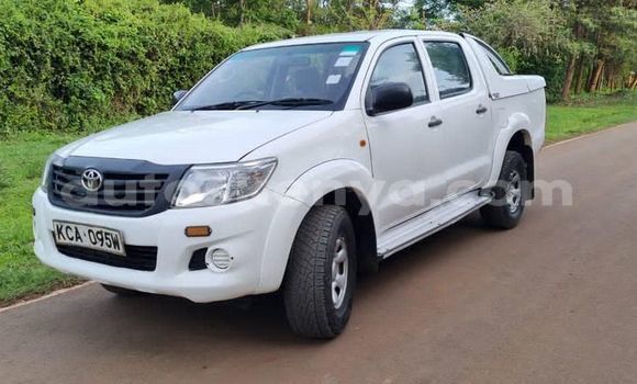 Nunua Ilio tumika Toyota Hilux Nyeupe Gari ndani ya Nairobi nchini Nairobi