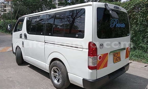 Oofamaa Toyota Hiace White Makiinaa iti Nairobi keessatti Nairobi keessatti Oofamaa Toyota Hiace White Makiinaa iti Nairobi keessatti Nairobi keessatti