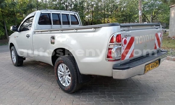 Oofamaa Toyota Hilux Silver Makiinaa iti Nairobi keessatti Nairobi keessatti Oofamaa Toyota Hilux Silver Makiinaa iti Nairobi keessatti Nairobi keessatti
