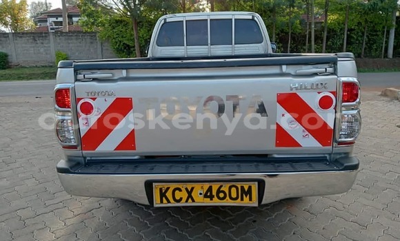 Oofamaa Toyota Hilux Silver Makiinaa iti Nairobi keessatti Nairobi keessatti Oofamaa Toyota Hilux Silver Makiinaa iti Nairobi keessatti Nairobi keessatti