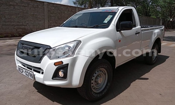 Oofamaa Isuzu D–MAX White Makiinaa iti Nairobi keessatti Nairobi keessatti