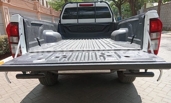Oofamaa Isuzu D–MAX White Makiinaa iti Nairobi keessatti Nairobi keessatti Oofamaa Isuzu D–MAX White Makiinaa iti Nairobi keessatti Nairobi keessatti