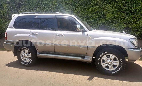 Oofamaa Toyota Land Cruiser Silver Makiinaa iti Nairobi keessatti Nairobi keessatti Oofamaa Toyota Land Cruiser Silver Makiinaa iti Nairobi keessatti Nairobi keessatti
