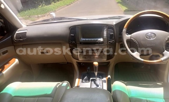 Oofamaa Toyota Land Cruiser Silver Makiinaa iti Nairobi keessatti Nairobi keessatti Oofamaa Toyota Land Cruiser Silver Makiinaa iti Nairobi keessatti Nairobi keessatti