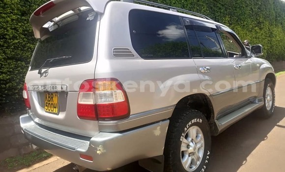 Oofamaa Toyota Land Cruiser Silver Makiinaa iti Nairobi keessatti Nairobi keessatti Oofamaa Toyota Land Cruiser Silver Makiinaa iti Nairobi keessatti Nairobi keessatti