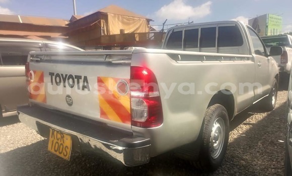 Oofamaa Toyota Hilux Silver Makiinaa iti Nairobi keessatti Nairobi keessatti Oofamaa Toyota Hilux Silver Makiinaa iti Nairobi keessatti Nairobi keessatti