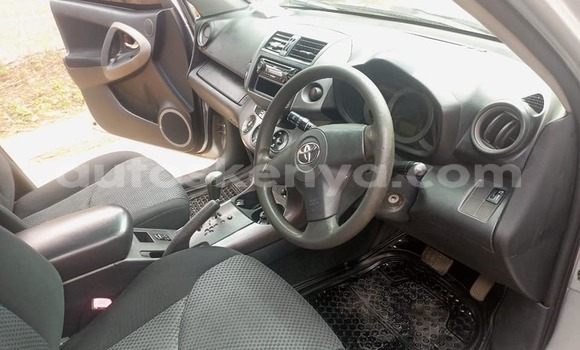 Oofamaa Toyota RAV4 Silver Makiinaa iti Nairobi keessatti Nairobi keessatti Oofamaa Toyota RAV4 Silver Makiinaa iti Nairobi keessatti Nairobi keessatti