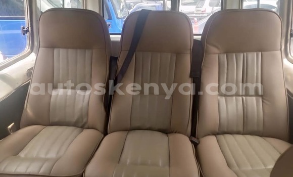 Oofamaa Toyota Land Cruiser White Makiinaa iti Nairobi keessatti Nairobi keessatti Oofamaa Toyota Land Cruiser White Makiinaa iti Nairobi keessatti Nairobi keessatti