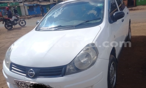 Oofamaa Nissan AD White Makiinaa iti Nairobi keessatti Nairobi keessatti