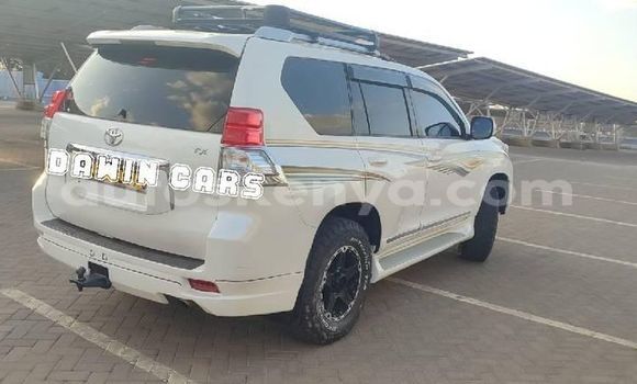 Oofamaa Toyota Land Cruiser Prado White Makiinaa iti Nairobi keessatti Nairobi keessatti Oofamaa Toyota Land Cruiser Prado White Makiinaa iti Nairobi keessatti Nairobi keessatti