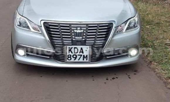 Oofamaa Toyota Crown Silver Makiinaa iti Nairobi keessatti Nairobi keessatti Oofamaa Toyota Crown Silver Makiinaa iti Nairobi keessatti Nairobi keessatti