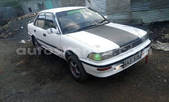 Nunua Ilio tumika Toyota Corolla Nyeupe Gari ndani ya Nairobi nchini Nairobi