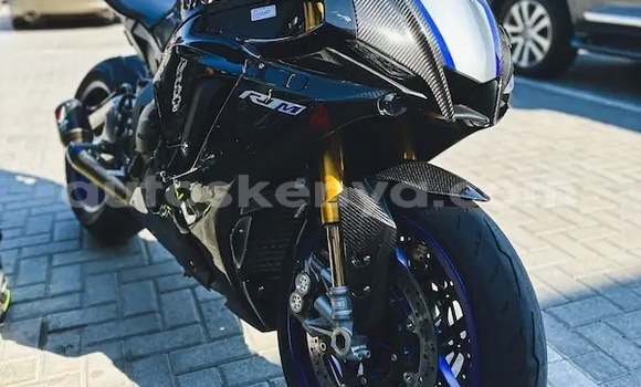 Nunua Ilio tumika Yamaha R1 Nyeusi Bike ndani ya Nairobi nchini Nairobi