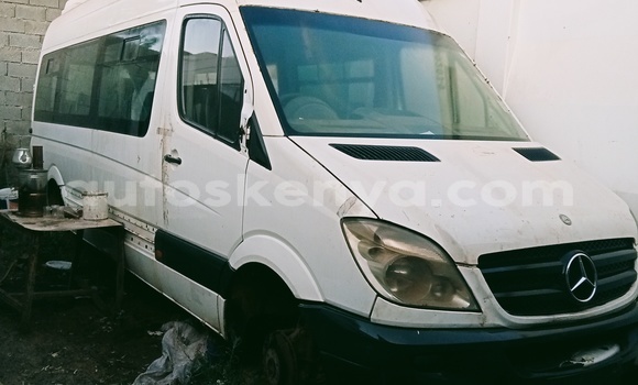 Buy Used Mercedes‒Benz 200 White Truck in Nairobi in Nairobi Buy Used Mercedes‒Benz 200 White Truck in Nairobi in Nairobi