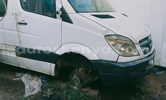 Buy Used Mercedes‒Benz 200 White Truck in Nairobi in Nairobi Buy Used Mercedes‒Benz 200 White Truck in Nairobi in Nairobi