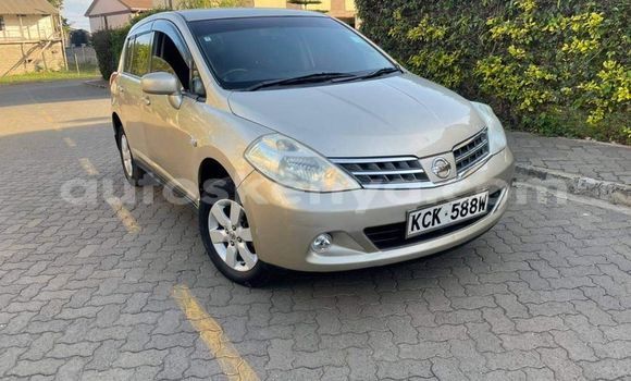 Nunua Ilio tumika Nissan tiida Fedha Gari ndani ya Nairobi nchini Nairobi