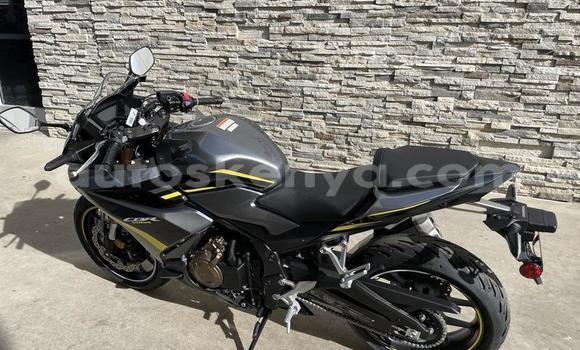 Nunua Ilio tumika Honda CBR Nyeusi Bike ndani ya Bungoma nchini West Kenya Nunua Ilio tumika Honda CBR Nyeusi Bike ndani ya Bungoma nchini West Kenya