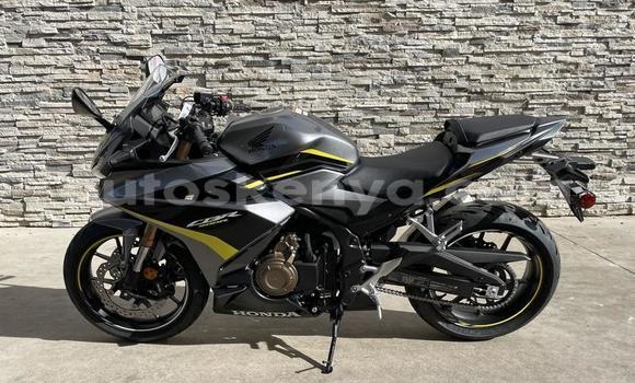 Nunua Ilio tumika Honda CBR Nyeusi Bike ndani ya Bungoma nchini West Kenya Nunua Ilio tumika Honda CBR Nyeusi Bike ndani ya Bungoma nchini West Kenya
