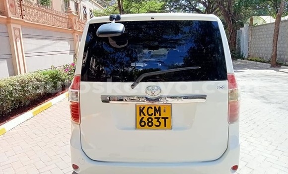 Oofamaa Toyota Noah White Makiinaa iti Nairobi keessatti Nairobi keessatti Oofamaa Toyota Noah White Makiinaa iti Nairobi keessatti Nairobi keessatti