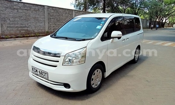 Oofamaa Toyota Noah White Makiinaa iti Nairobi keessatti Nairobi keessatti Oofamaa Toyota Noah White Makiinaa iti Nairobi keessatti Nairobi keessatti