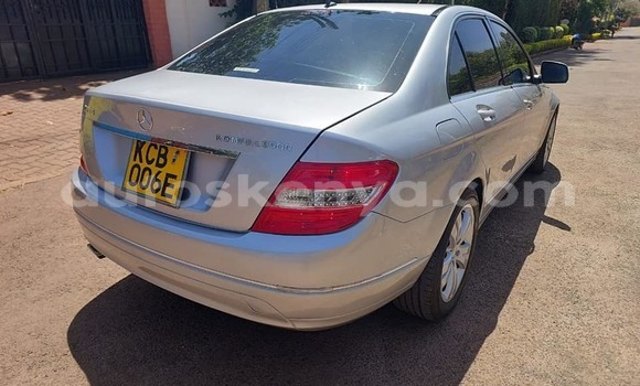Oofamaa Mercedes-Benz C-Classe Silver Makiinaa iti Nairobi keessatti Nairobi keessatti Oofamaa Mercedes-Benz C-Classe Silver Makiinaa iti Nairobi keessatti Nairobi keessatti