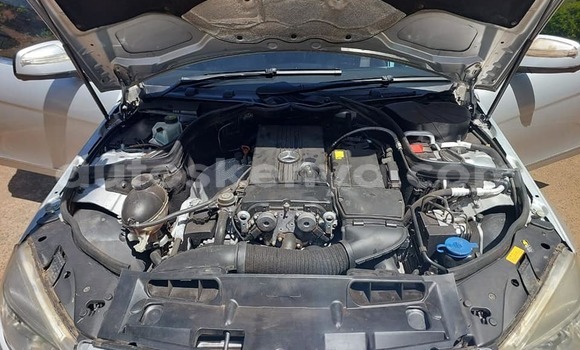 Oofamaa Mercedes-Benz C-Classe Silver Makiinaa iti Nairobi keessatti Nairobi keessatti Oofamaa Mercedes-Benz C-Classe Silver Makiinaa iti Nairobi keessatti Nairobi keessatti