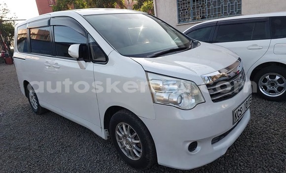 Oofamaa Toyota Noah White Makiinaa iti Nairobi keessatti Nairobi keessatti Oofamaa Toyota Noah White Makiinaa iti Nairobi keessatti Nairobi keessatti
