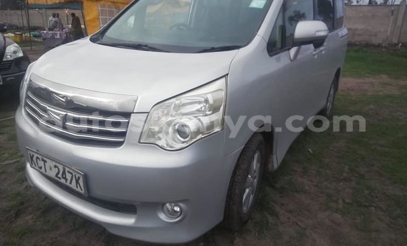 Oofamaa Toyota Noah Silver Makiinaa iti Nairobi keessatti Nairobi keessatti Oofamaa Toyota Noah Silver Makiinaa iti Nairobi keessatti Nairobi keessatti