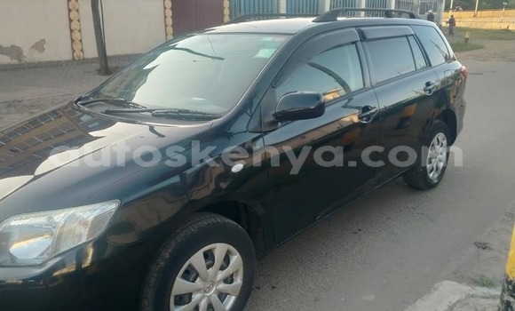 Oofamaa Toyota Fielder Black Makiinaa iti Nairobi keessatti Nairobi keessatti