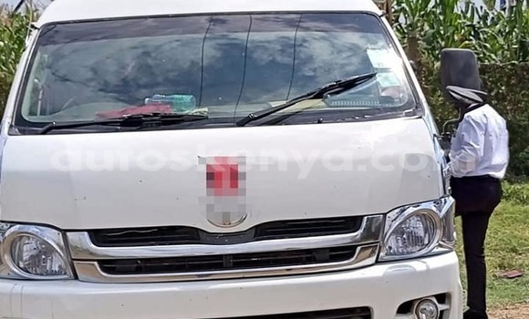 Nunua Ilio tumika Toyota Shark Nyeupe Gari ndani ya Nairobi nchini Nairobi